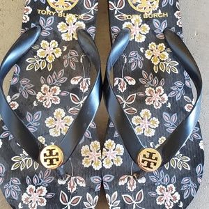 Tory burch flip flops 8